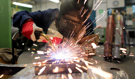 Verstöße gegen das Arbeitszeitgesetz sind in der Ausbildung mitt...