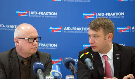 Ausgerechnet AfD-Rechtsaußen André Poggenburg (r.) leitet im Lan... Ausgerechnet AfD-Rechtsaußen André Poggenburg (r.) leitet im Lan...