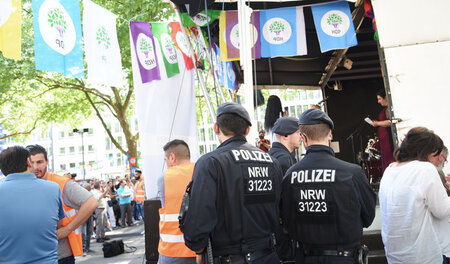 Veranstaltungen kurdischer Vereine werden in Deutschland immer w... Veranstaltungen kurdischer Vereine werden in Deutschland immer w...
