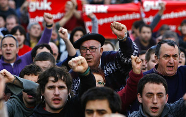 Bilbo (spanisch Bilbao), 10.Februar 2008: Tausende Basken protes...