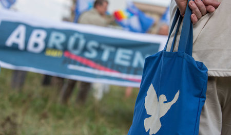 Mit ihrem Engagement gegen Aufrüstung steht Die Linke in der Ham...