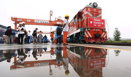 10.000 Fahrten sind absolviert: Rückkehr eines Güterzuges aus Ha...