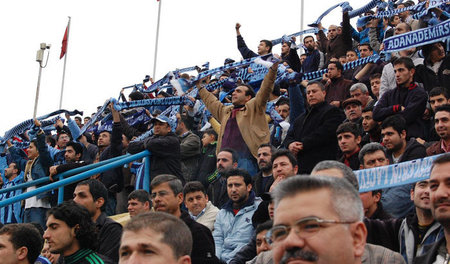 »Irgendwo wird man auch jemanden in dunkelbraunem Trikot finden ...