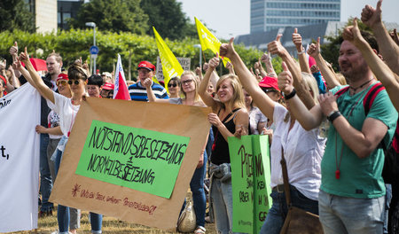 Gegen den Notstand als Normalzustand: Streikende der Unikliniken...