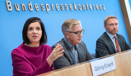 Die Fraktionschefs Katrin Göring-Eckardt (Grüne), Dietmar Bartsc...