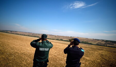 Auf dem Posten für die Festung Europa: Zwei Frontex-Beamte an de...