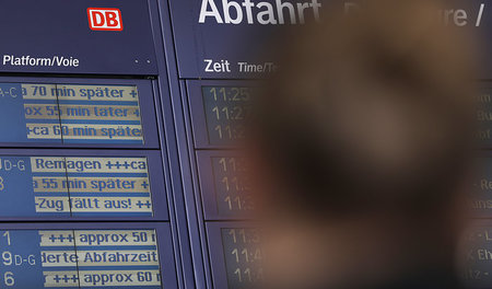 Verspätungen sind laut Bahn häufig auf die hohe Auslastung des N... Verspätungen sind laut Bahn häufig auf die hohe Auslastung des N...