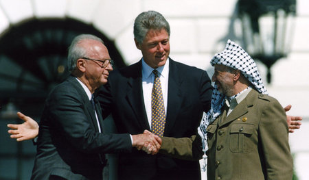 Folgenschwerer Handschlag: Jitzchak Rabin, William Clinton und J...