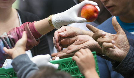 Ohne eine Vielzahl von Ehrenamtlichen wären die Flüchtlinge des ...