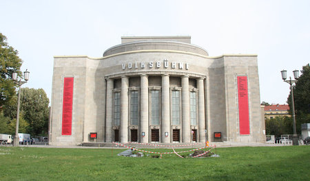 »Übergangsstadium«: Volksbühne mit Grube fürs »Räuberrad« (Foto ...
