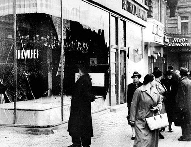 Berlin, 10. November 1938: Nach dem »Kristallnacht« genannten Po...