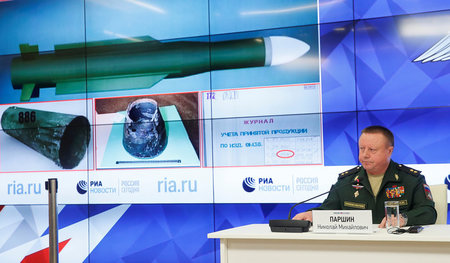 Beweise vorgelegt: Ein Mitarbeiter des russischen Verteidigungsm...