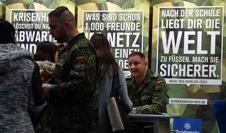 Größenwahn als Schlüsselqualifikation? Bundeswehr auf der Inform...
