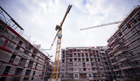 Kräne drehen sich – vor allem für zahlungskräftige Käufer: Neuba...