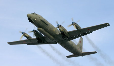 Russisches Aufklärungsflugzeug vom Typ »Il-20«. Ein Flugzeug die...