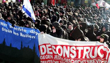 Tausende Antifaschisten protestierten am Samstag gegen die Neona...