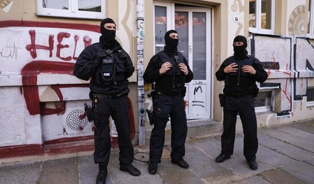 Bald ausgestattet mit neuen repressiven Befugnissen: Polizeirazz...