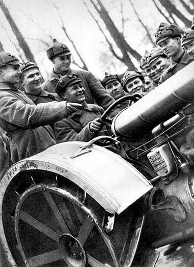 Den Aufbau in Angriff nehmen: Rotarmisten werden zu Traktoristen...