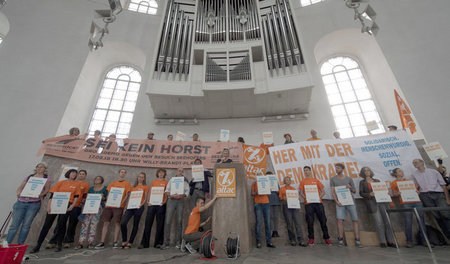 ATTAC-Aktivisten vorigen Samstag in der Paulskirche in Frankfurt...