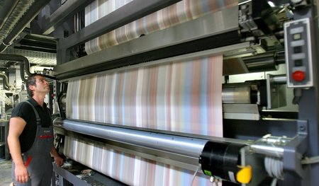 Maschine in der Großdruckerei der Adam Nord GmbH in Laage bei Ro...