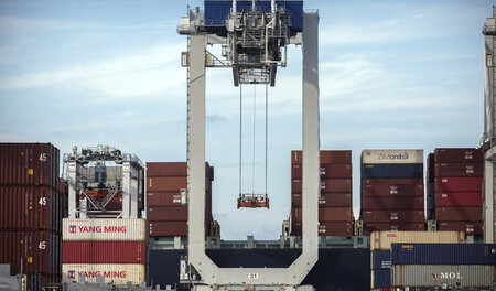 Bald teurer für China: Containerschiff aus dem Reich der Mitte i...