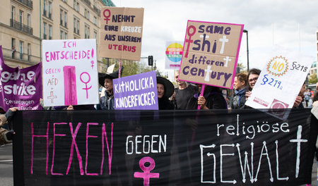 Vielfältig war der Protest gegen frauenfeindliche Ideologie am S...