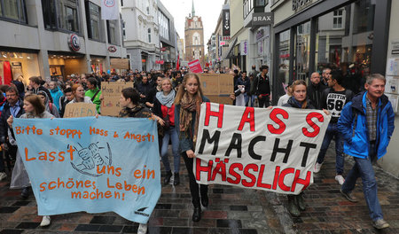 Teilnehmer der Demo des Bündnisses »Rostock nazifrei« am Sonnabe...