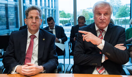 Hans-Georg Maaßen (links) und Bundesinnenminister Seehofer zu Be...