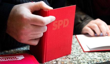Mein Parteibuch, dein Parteibuch, kein Parteibuch: Der SPD laufe...