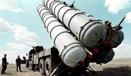 Eine S-300-Batterie während einer Übung 1996 in Russland