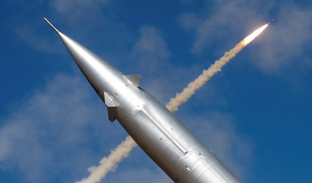 Zündung einer »S-300«-Rakete bei den »Internationalen Armeespiel...