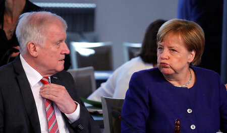 Konstruktive Fraktionsarbeit sieht anders aus: Horst Seehofer (C... Konstruktive Fraktionsarbeit sieht anders aus: Horst Seehofer (C...