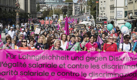 Mehr als 20.000 Menschen marschierten gegen die bis heute anhalt...