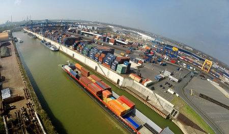 Eine wirksame Zivilklausel für den größten Binnenhafen der Welt ... Eine wirksame Zivilklausel für den größten Binnenhafen der Welt ...