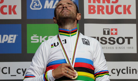 »Champion in allen Farben«: Alejandro Valverde am Sonntag in Tir... »Champion in allen Farben«: Alejandro Valverde am Sonntag in Tir...
