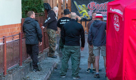 Neonazis in der Gemeinde Kloster Veßra, wo im August kurzfristig... Neonazis in der Gemeinde Kloster Veßra, wo im August kurzfristig...
