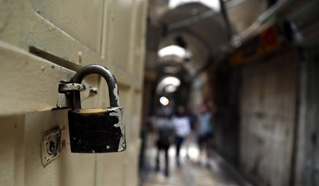 Geschlossene Geschäfte am Montag in der Altstadt von Jerusalem Geschlossene Geschäfte am Montag in der Altstadt von Jerusalem