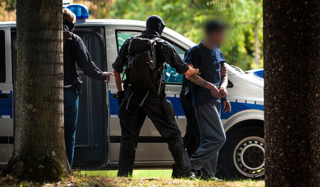 Am Montag in Bayern und Sachsen festgenommene mutmaßliche Rechts... Am Montag in Bayern und Sachsen festgenommene mutmaßliche Rechts...
