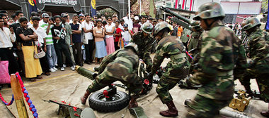 Sri Lankas Armee demonstrierte am Wochenende ihre Einsatzbereits... Sri Lankas Armee demonstrierte am Wochenende ihre Einsatzbereits...
