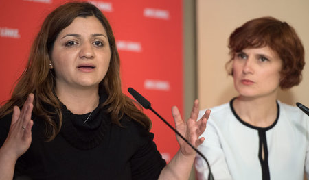 Als Spitzenkandidatin führte Özlem Alev Demirel (l.) Die Linke 2...
