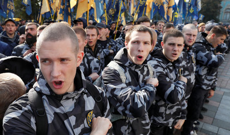 Ukrainische Nationalisten während einer Demonstration in Kiew (2...