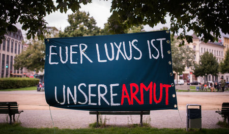 In der BRD haben 67.000 Menschen mehr als knapp 59 Millionen Bun...