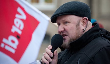 Seit Jahren engagiert: Lehrer Michael Csaszkóczy 2014 während ei...