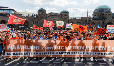 Es waren Aktivisten der Seebrücken-Bewegung, die für Hamburg als...