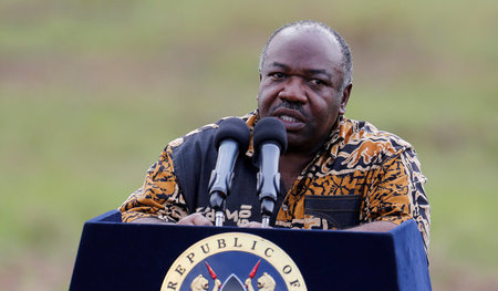 Gabuns Präsident Ali-Ben Bongo Ondimba spricht vor Journalisten ...