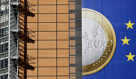 Ganz oder gar nicht: Einen halben Euro gibt es nicht (Gebäude de...