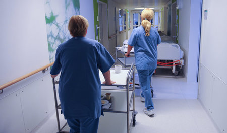 Was früher als »Schwesternmangel« diskutiert wurde, heißt heute ...