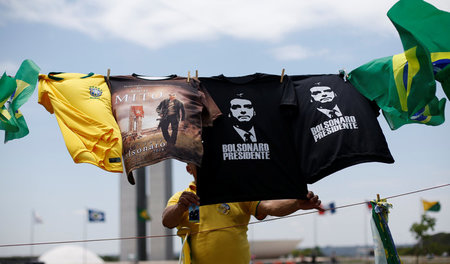 T-Shirts mit dem Konterfei des brasilianischen Präsidentschaftsk...