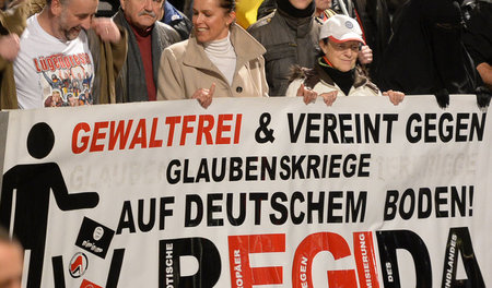 Lutz Bachmann (l.), und die Hamburger Ex-AfD-Frau Tatjana Fester...