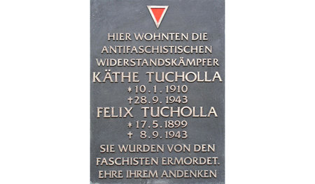 Gedenktafel für Käthe und Felix Tucholla am Haus Kaskelstr. 41